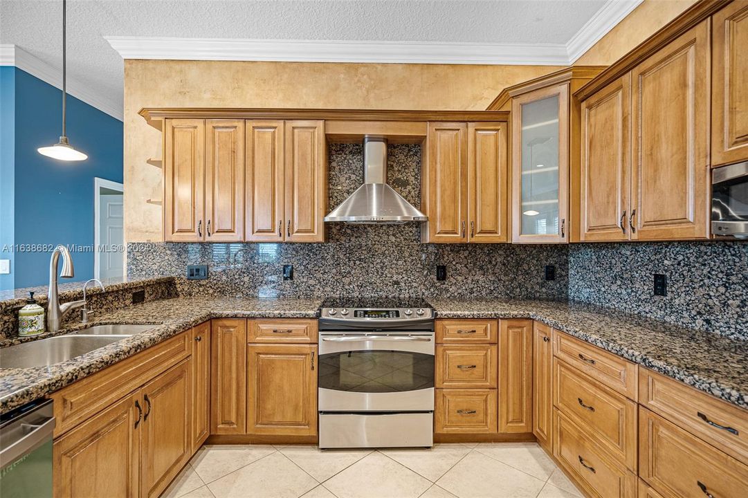 GRANITE KITCHEN