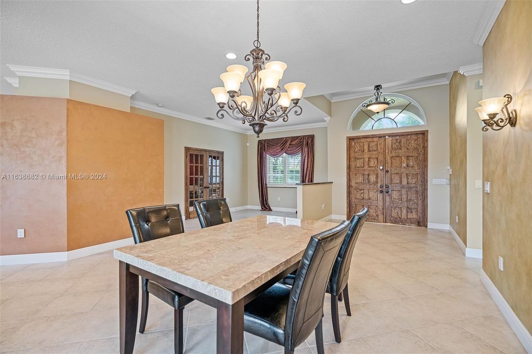 FORMAL DINING ROOM