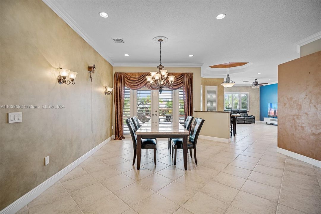 FORMAL DINING ROOM