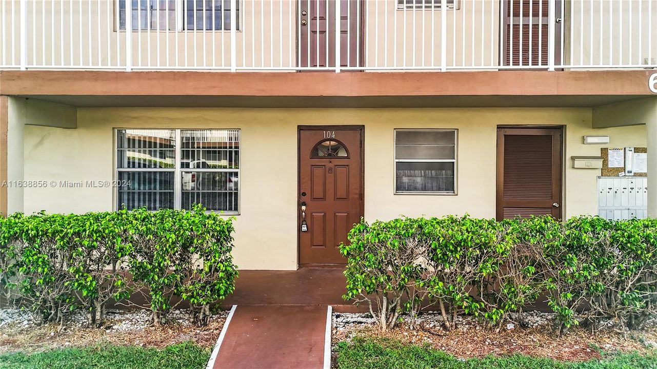 Active With Contract: $95,000 (1 beds, 1 baths, 670 Square Feet)