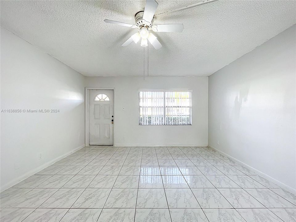 Active With Contract: $95,000 (1 beds, 1 baths, 670 Square Feet)