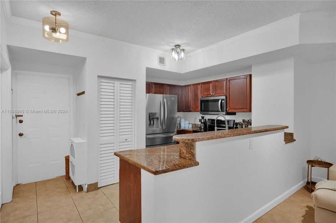 For Sale: $599,900 (2 beds, 2 baths, 1053 Square Feet)