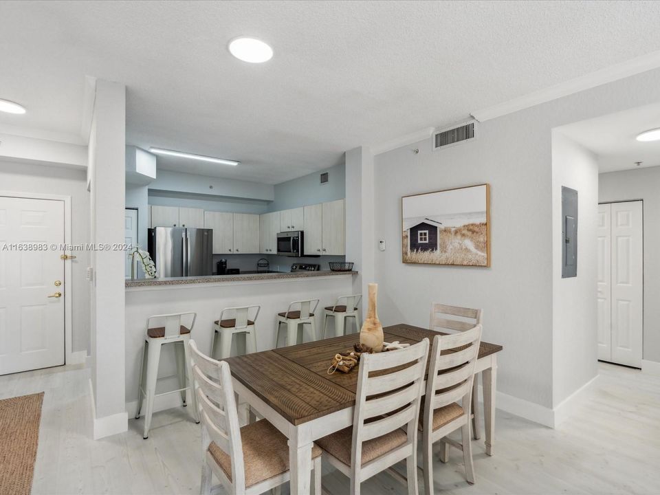 Active With Contract: $3,350 (3 beds, 2 baths, 1237 Square Feet)