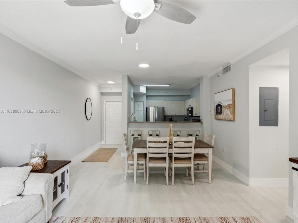 Active With Contract: $3,350 (3 beds, 2 baths, 1237 Square Feet)