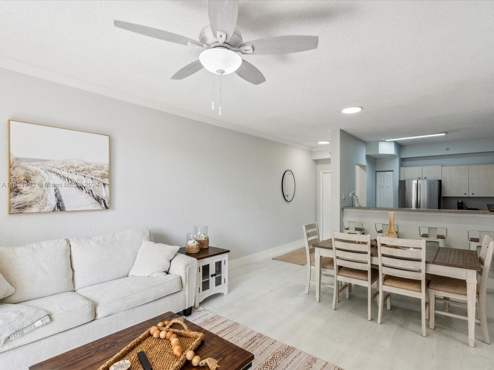 Active With Contract: $3,350 (3 beds, 2 baths, 1237 Square Feet)