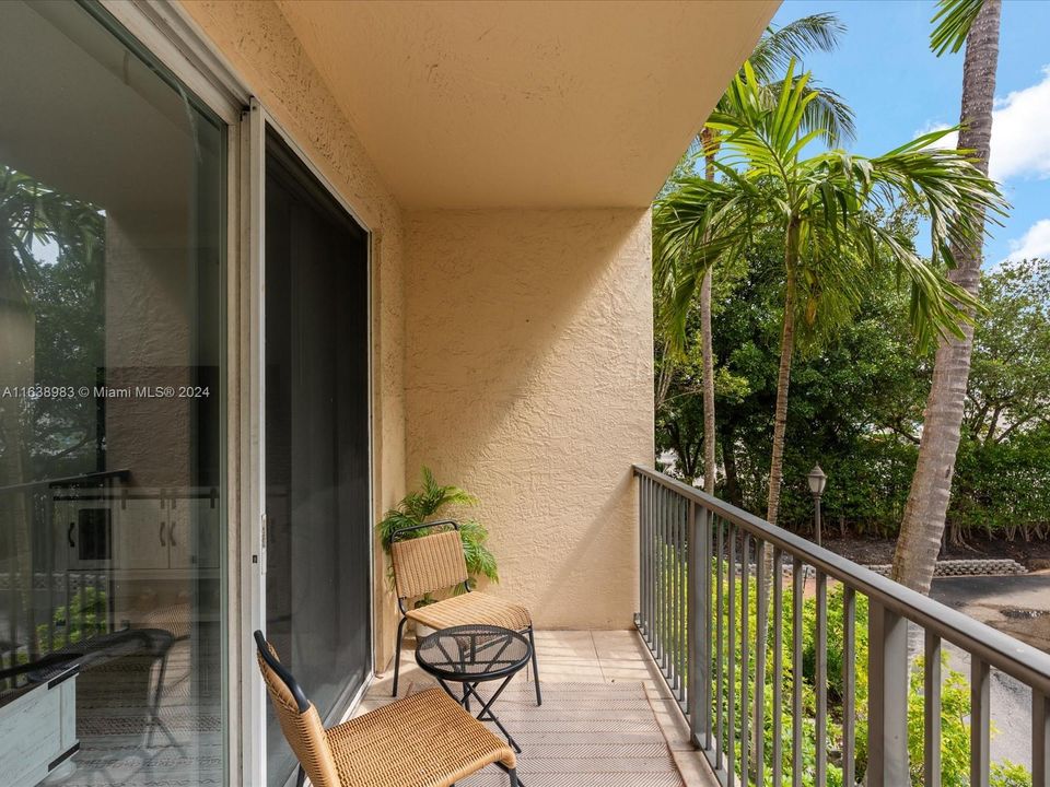 Active With Contract: $3,350 (3 beds, 2 baths, 1237 Square Feet)