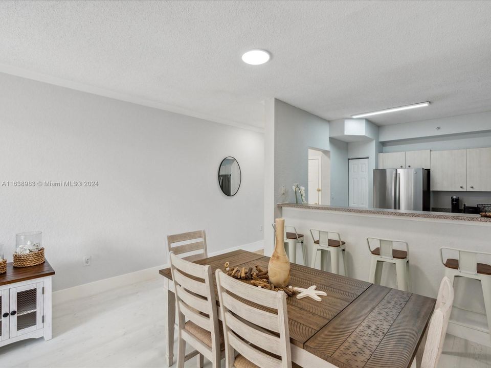 Active With Contract: $3,350 (3 beds, 2 baths, 1237 Square Feet)