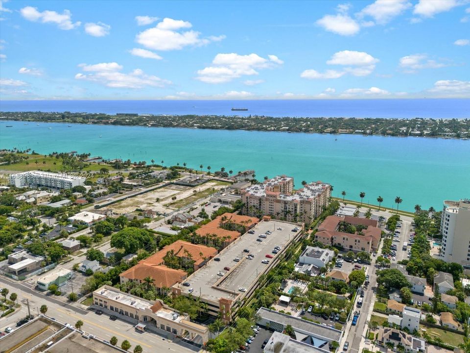 Active With Contract: $3,350 (3 beds, 2 baths, 1237 Square Feet)