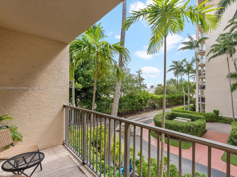 Active With Contract: $3,350 (3 beds, 2 baths, 1237 Square Feet)