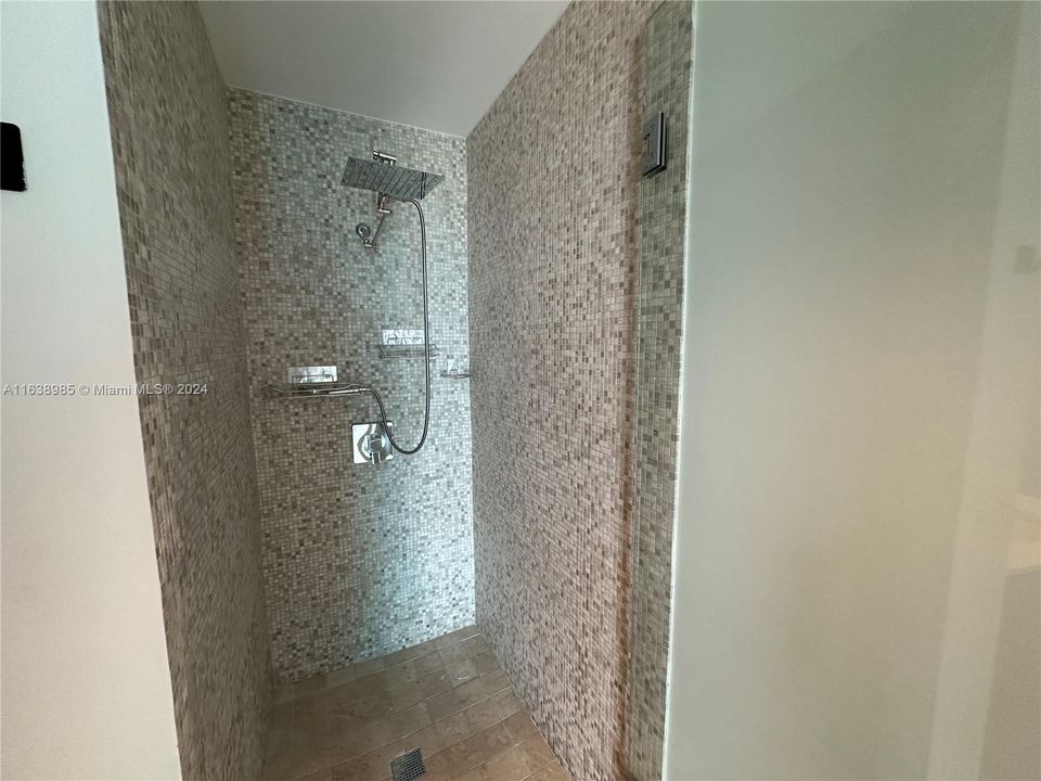 最近租的: $5,500 (2 贝兹, 2 浴室, 1400 平方英尺)