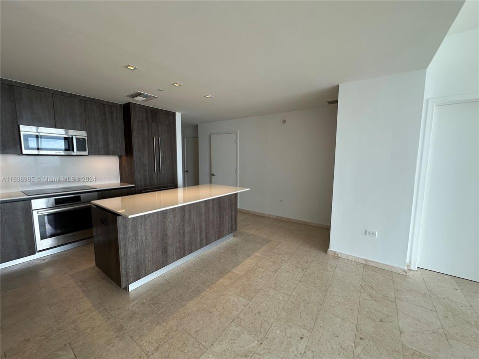 最近租的: $5,500 (2 贝兹, 2 浴室, 1400 平方英尺)