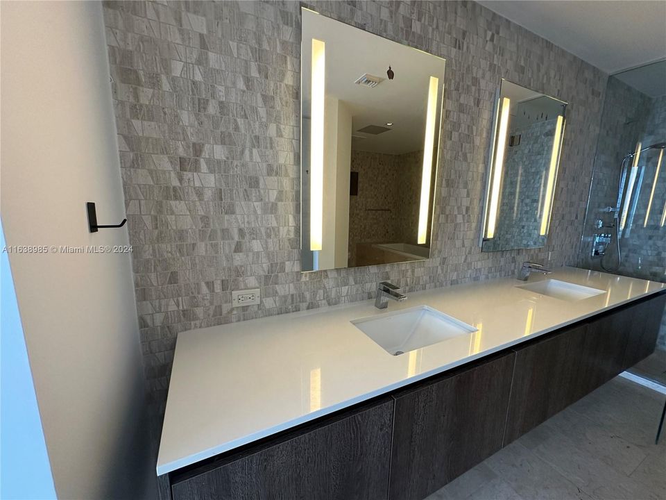 最近租的: $5,500 (2 贝兹, 2 浴室, 1400 平方英尺)