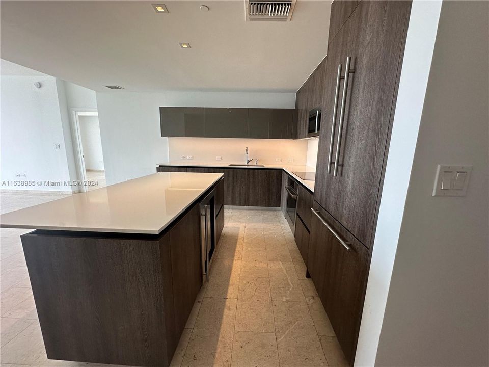 最近租的: $5,500 (2 贝兹, 2 浴室, 1400 平方英尺)