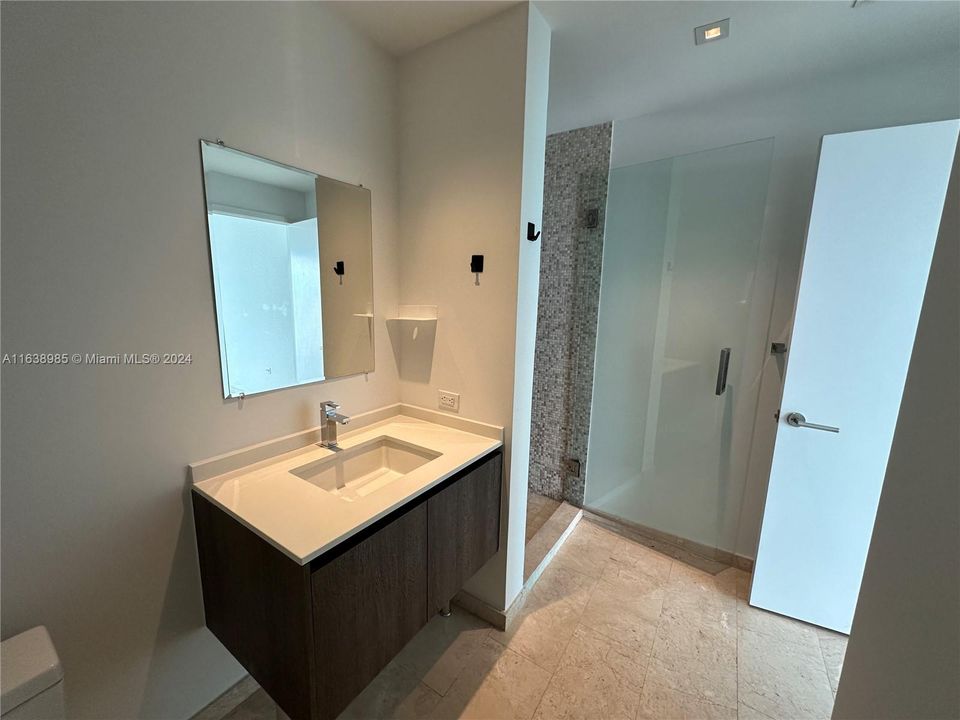 最近租的: $5,500 (2 贝兹, 2 浴室, 1400 平方英尺)