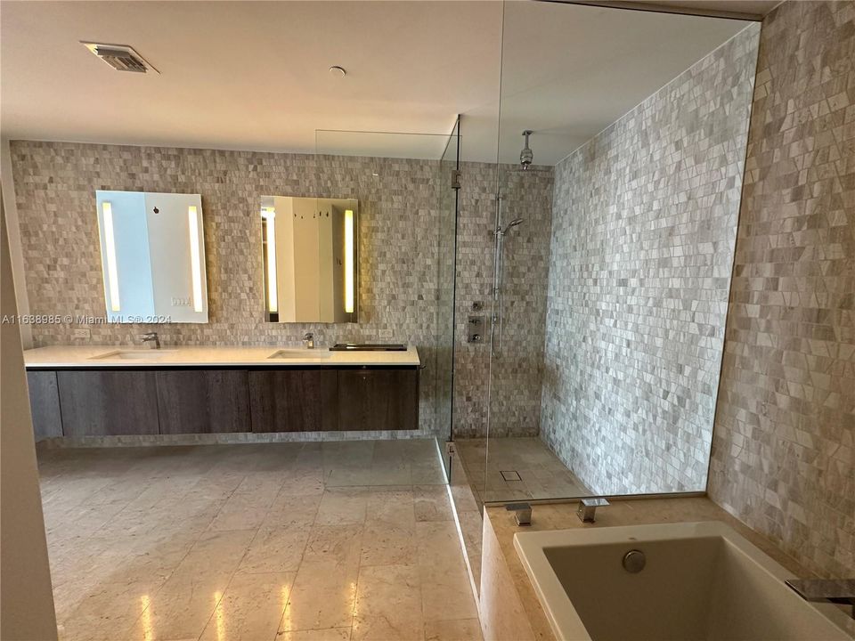 最近租的: $5,500 (2 贝兹, 2 浴室, 1400 平方英尺)