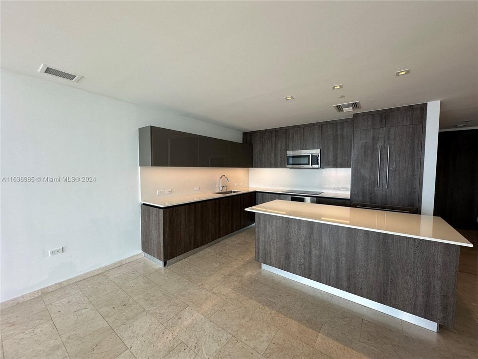 最近租的: $5,500 (2 贝兹, 2 浴室, 1400 平方英尺)