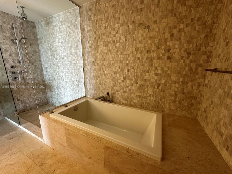 最近租的: $5,500 (2 贝兹, 2 浴室, 1400 平方英尺)