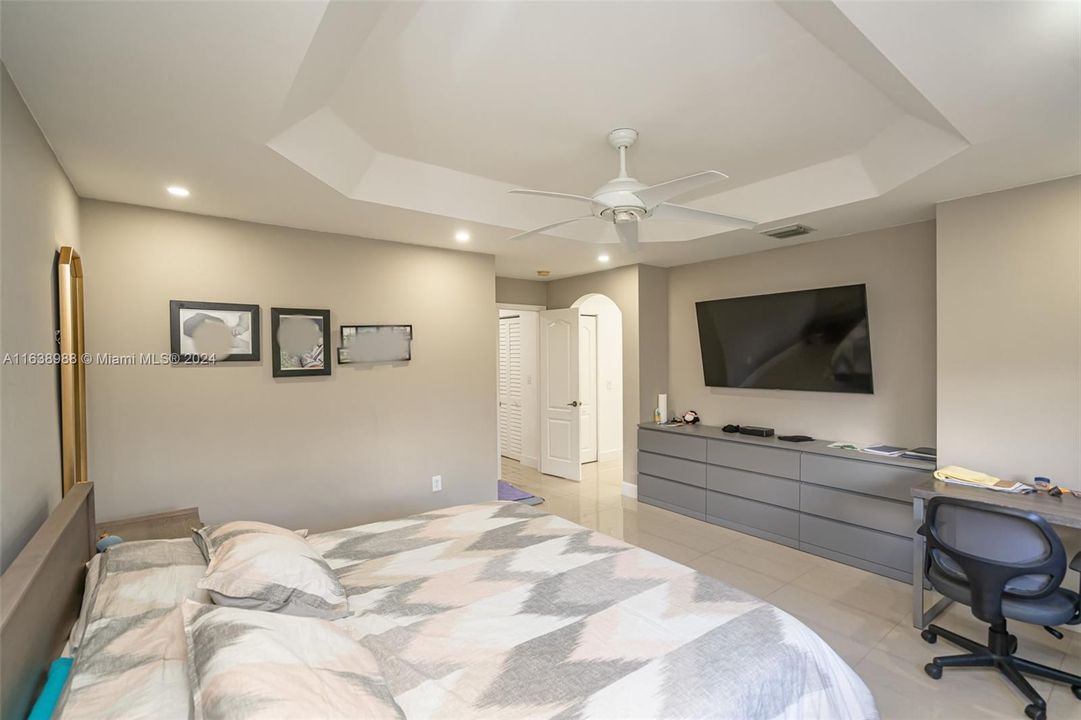 Active With Contract: $3,900 (3 beds, 2 baths, 1743 Square Feet)