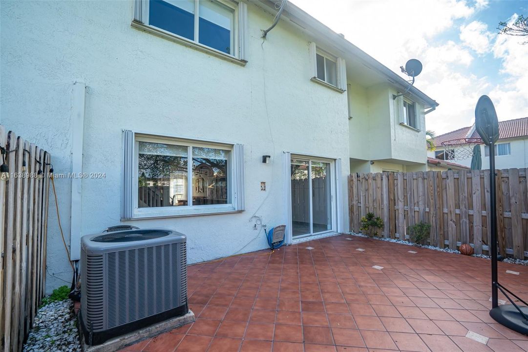 Active With Contract: $3,900 (3 beds, 2 baths, 1743 Square Feet)