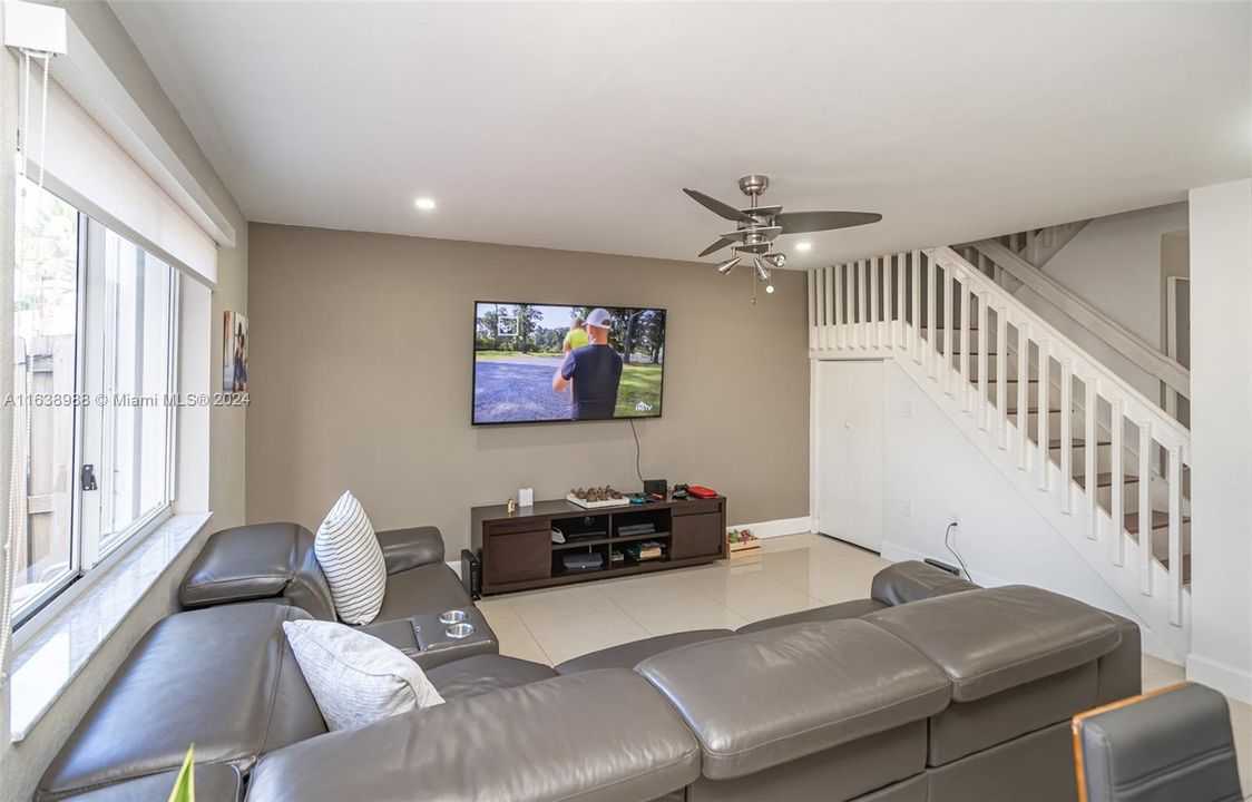 Active With Contract: $3,900 (3 beds, 2 baths, 1743 Square Feet)