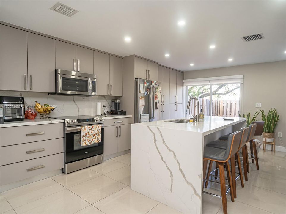 Active With Contract: $3,900 (3 beds, 2 baths, 1743 Square Feet)