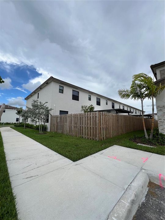 Active With Contract: $2,850 (3 beds, 2 baths, 1545 Square Feet)