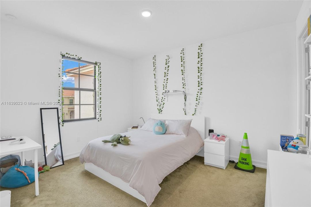 Active With Contract: $815,000 (3 beds, 2 baths, 2486 Square Feet)