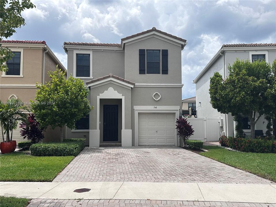 Active With Contract: $3,700 (4 beds, 2 baths, 2105 Square Feet)