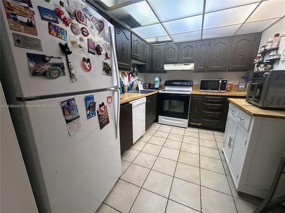 Active With Contract: $104,000 (1 beds, 1 baths, 738 Square Feet)