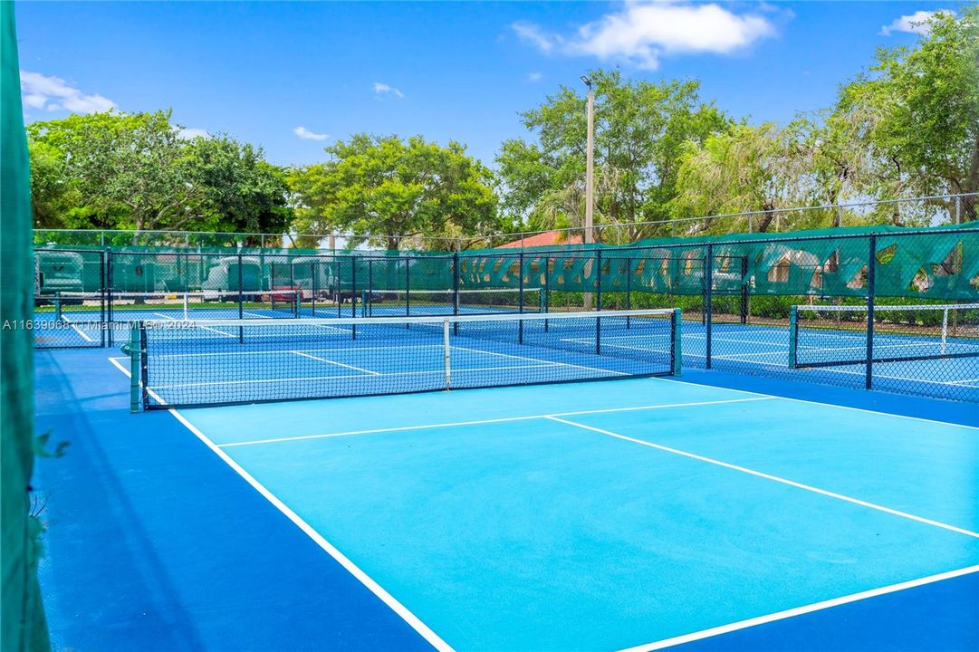 Recently Sold: $325,000 (2 beds, 2 baths, 1692 Square Feet)