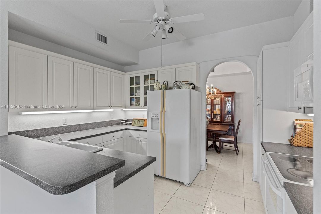 Recently Sold: $325,000 (2 beds, 2 baths, 1692 Square Feet)