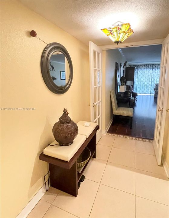 Active With Contract: $1,575 (1 beds, 1 baths, 900 Square Feet)