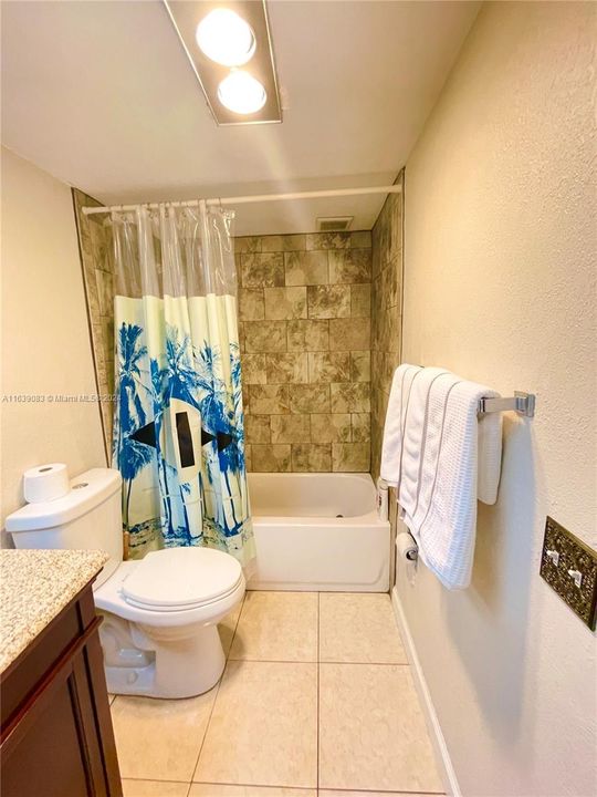 Active With Contract: $1,575 (1 beds, 1 baths, 900 Square Feet)