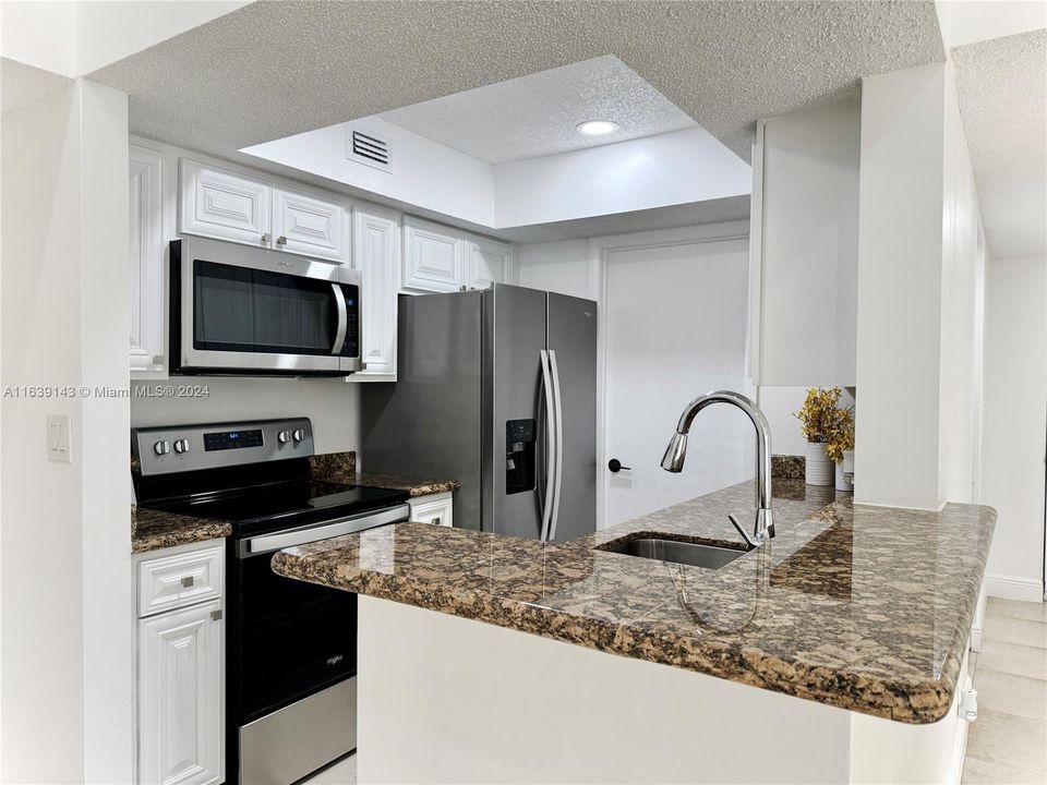 Active With Contract: $2,300 (2 beds, 2 baths, 1030 Square Feet)