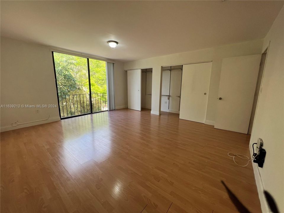 Active With Contract: $2,900 (2 beds, 2 baths, 1600 Square Feet)