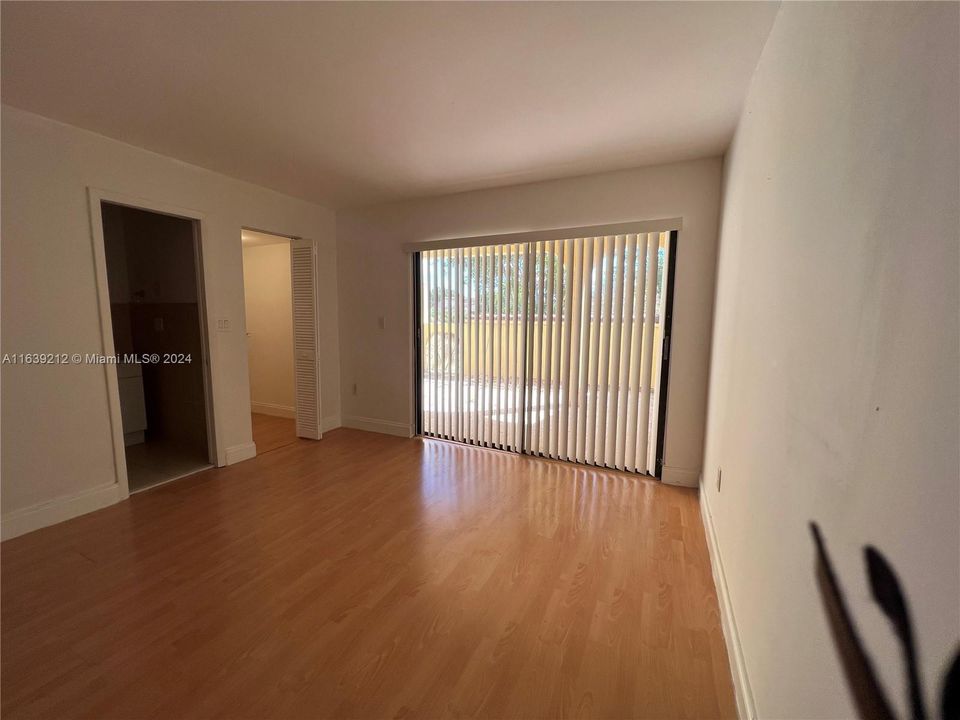 Active With Contract: $2,900 (2 beds, 2 baths, 1600 Square Feet)