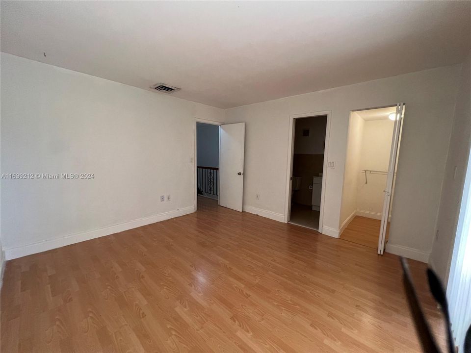 Active With Contract: $2,900 (2 beds, 2 baths, 1600 Square Feet)