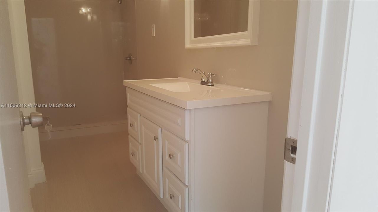 Active With Contract: $2,900 (2 beds, 2 baths, 1600 Square Feet)