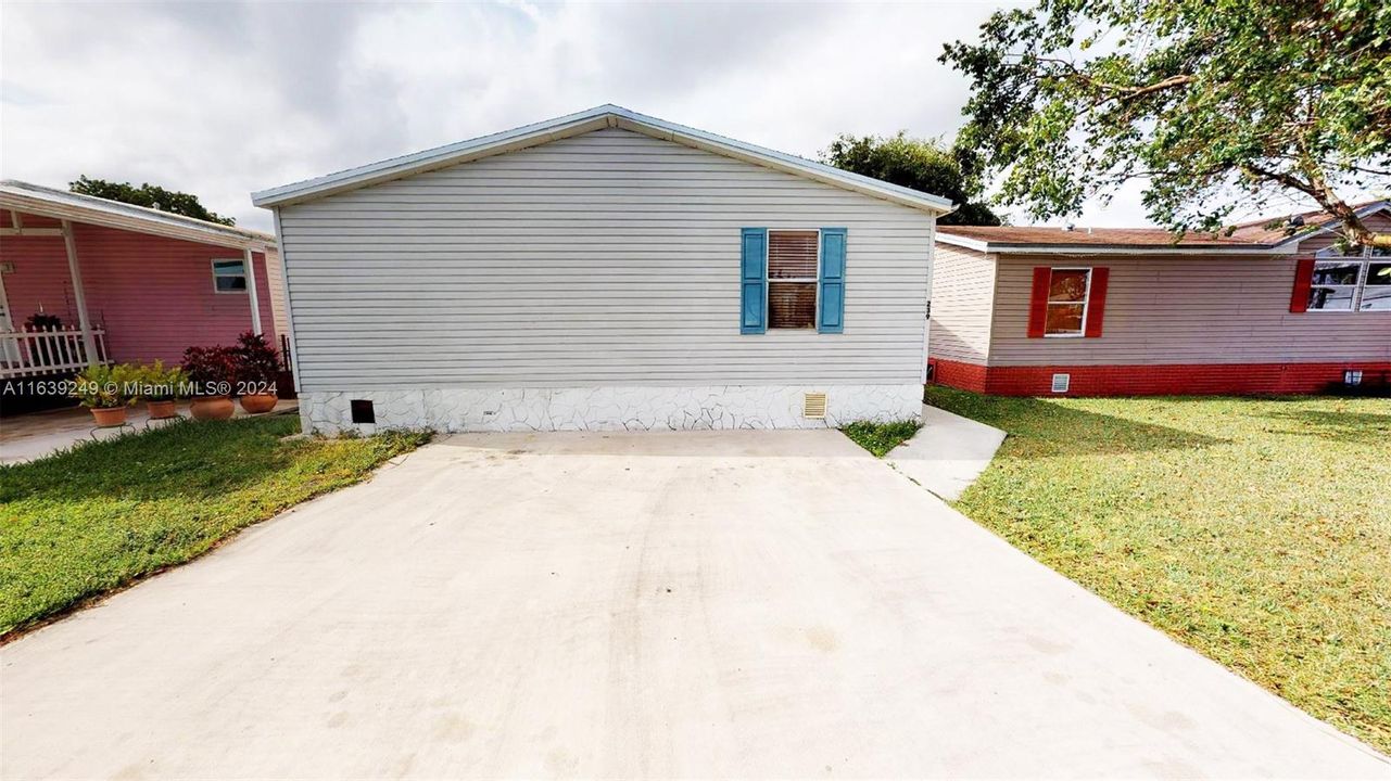 For Sale: $279,900 (3 beds, 2 baths, 1690 Square Feet)