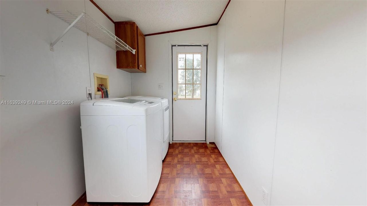 For Sale: $279,900 (3 beds, 2 baths, 1690 Square Feet)