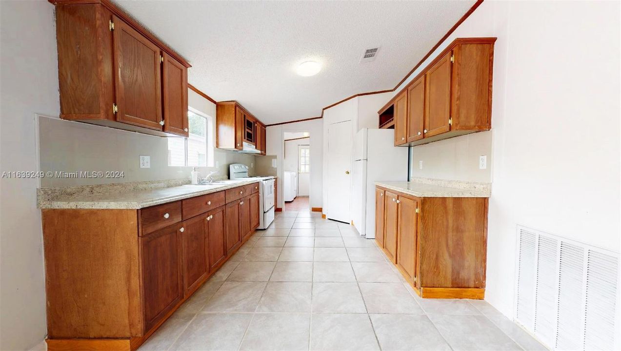 For Sale: $279,900 (3 beds, 2 baths, 1690 Square Feet)