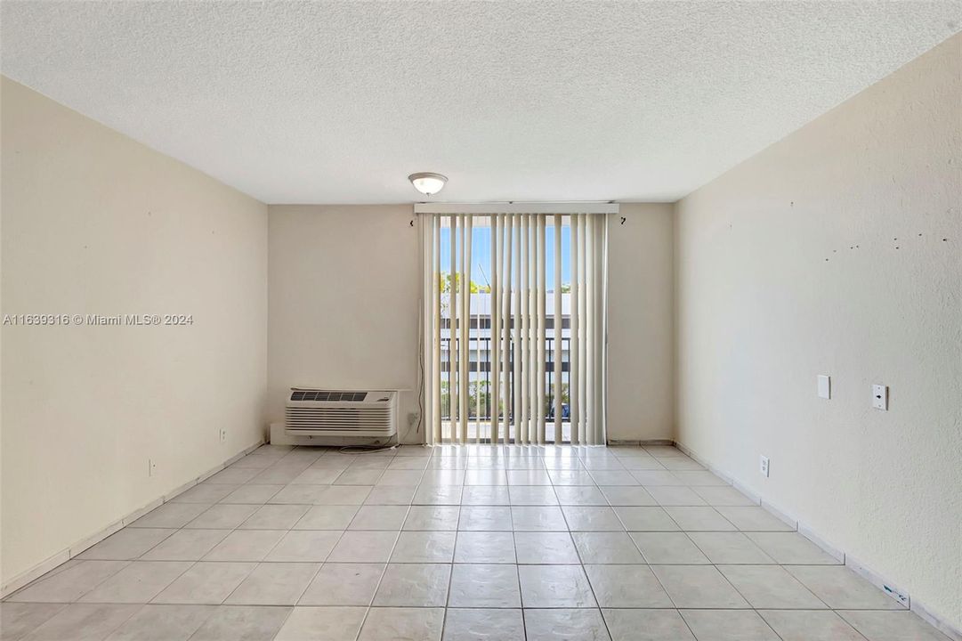 Active With Contract: $135,000 (0 beds, 1 baths, 385 Square Feet)