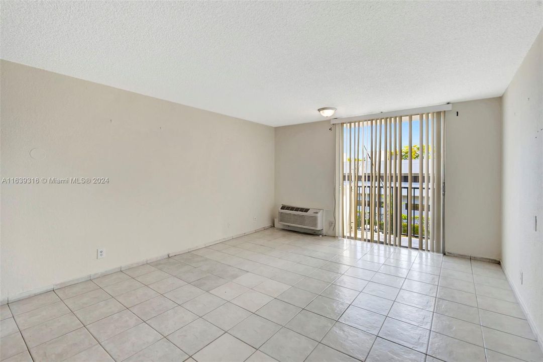 Active With Contract: $135,000 (0 beds, 1 baths, 385 Square Feet)