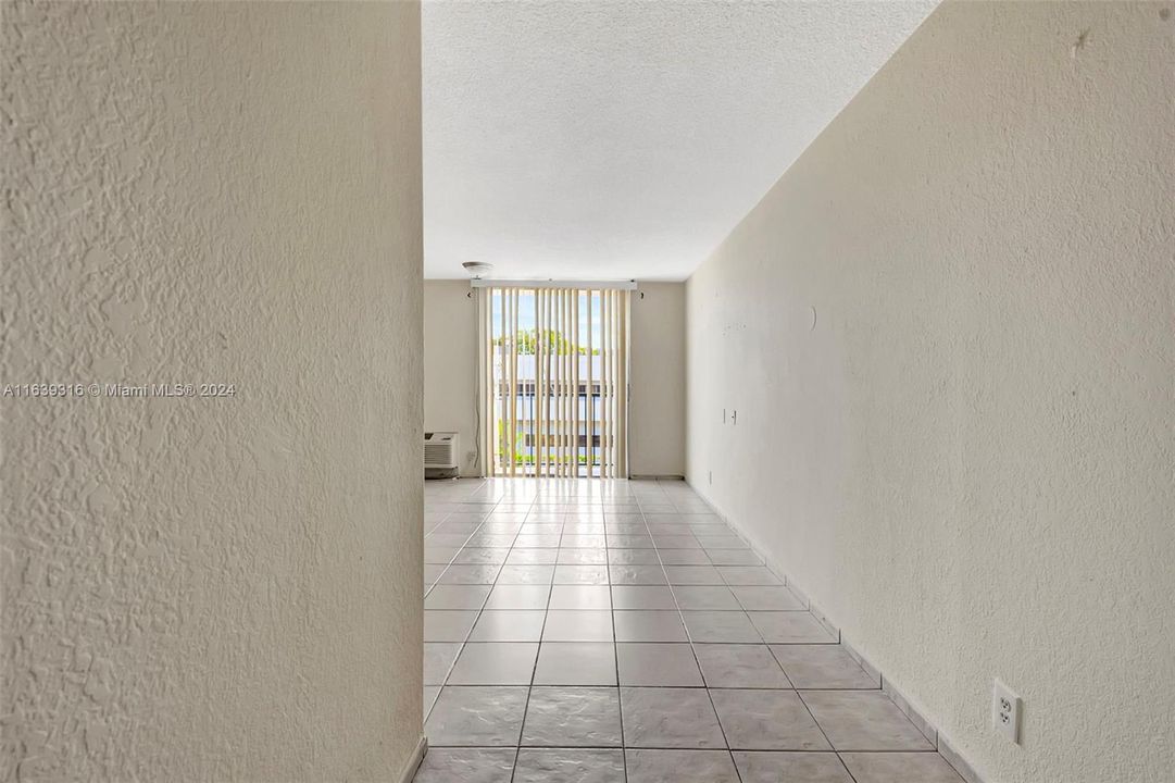 Active With Contract: $135,000 (0 beds, 1 baths, 385 Square Feet)