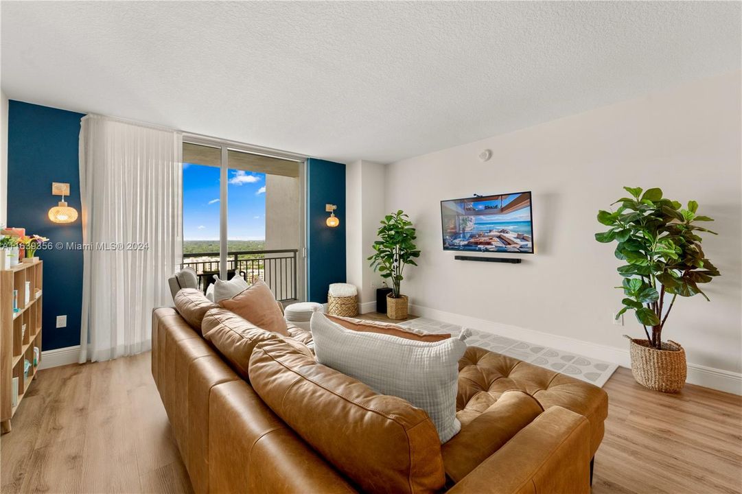 Recently Sold: $515,000 (2 beds, 2 baths, 1350 Square Feet)
