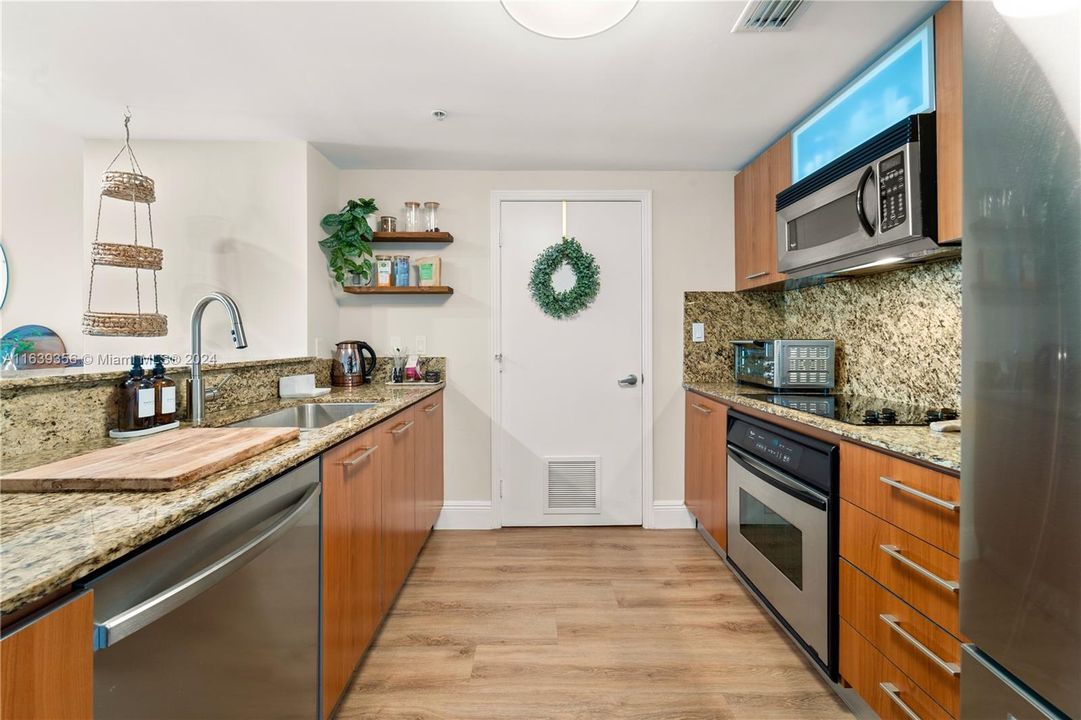 Recently Sold: $515,000 (2 beds, 2 baths, 1350 Square Feet)