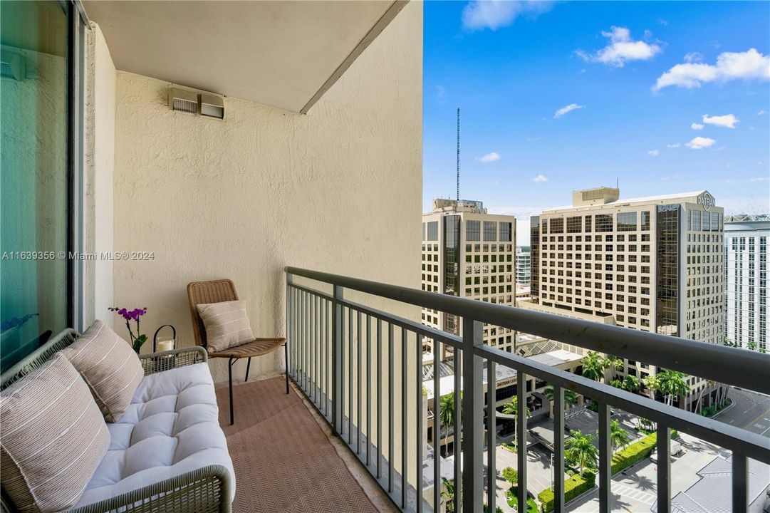 Recently Sold: $515,000 (2 beds, 2 baths, 1350 Square Feet)