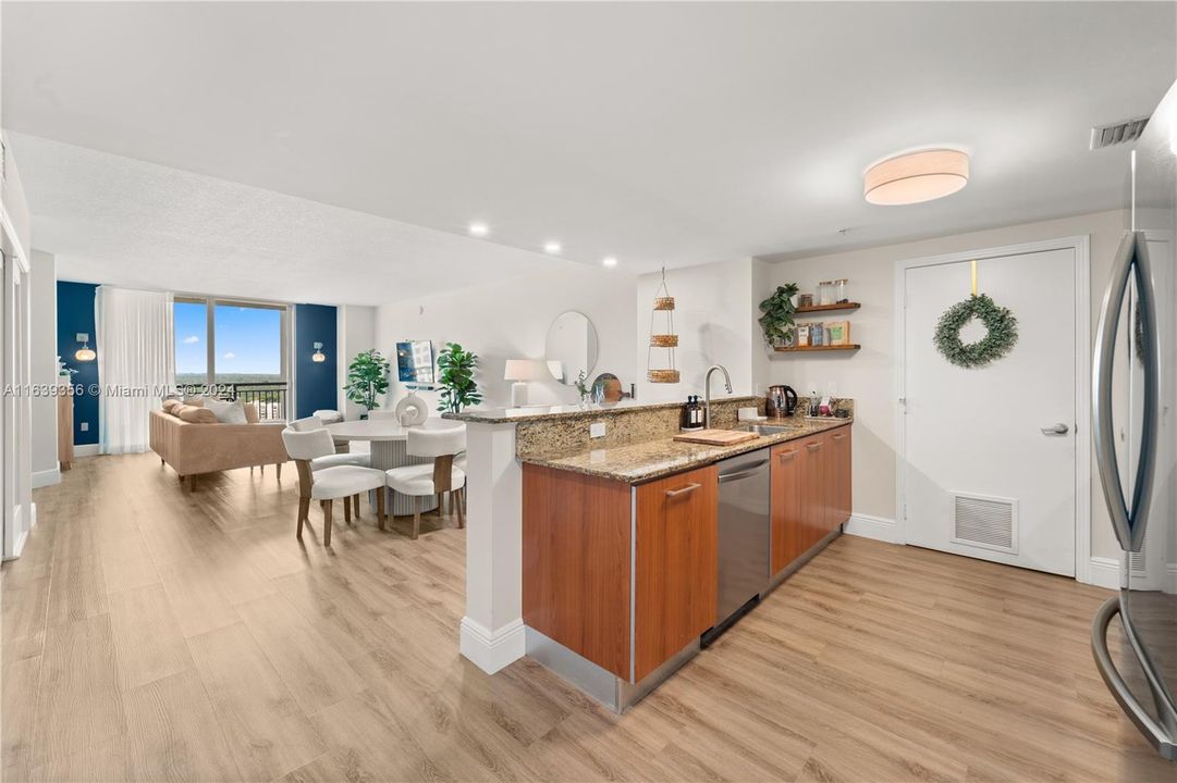 Recently Sold: $515,000 (2 beds, 2 baths, 1350 Square Feet)