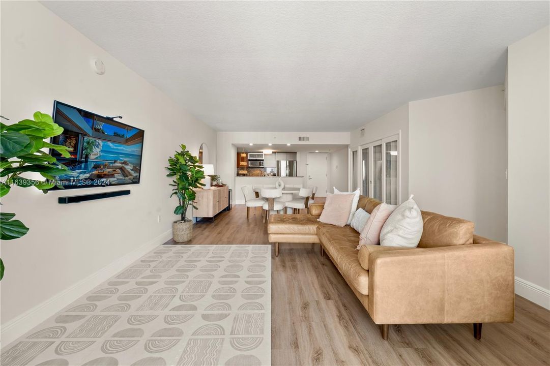 Recently Sold: $515,000 (2 beds, 2 baths, 1350 Square Feet)