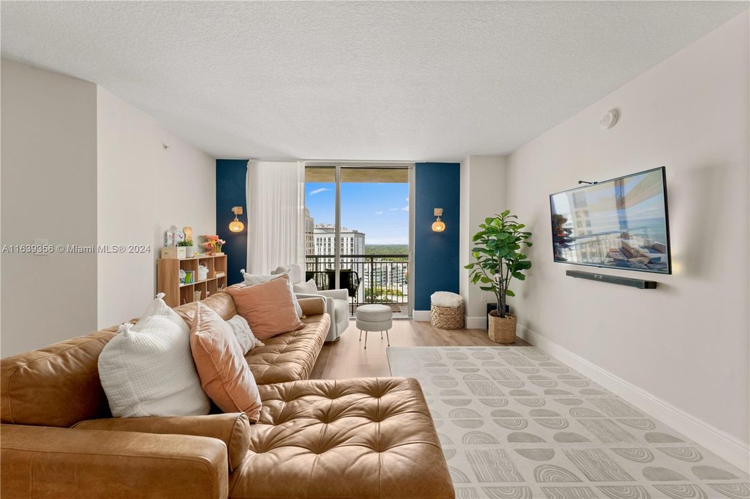Recently Sold: $515,000 (2 beds, 2 baths, 1350 Square Feet)